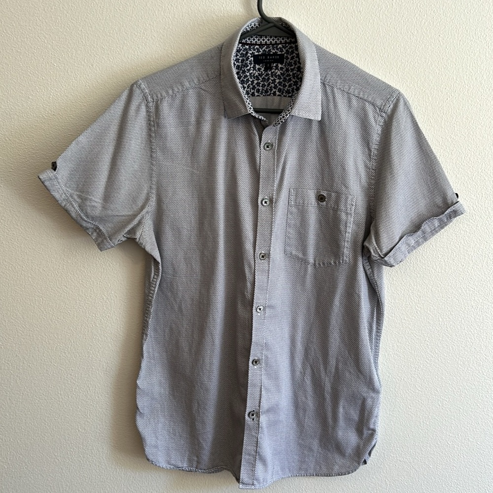 Ted Baker Men's Light Blue Short Sleeve Front Pocket Button Down Shirt.  Size:3